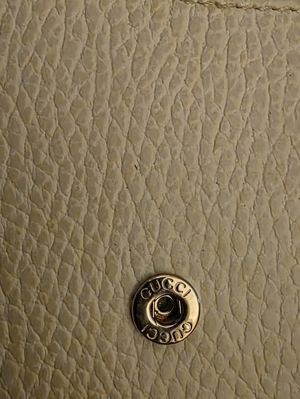 Gucci Interlocking G Bifold Wallet in a beige/LIKE NEW CONDITION/ FULL INCLUSION - Picture 6 of 13